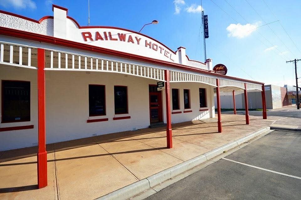 33 Heyfield Railway Hotel